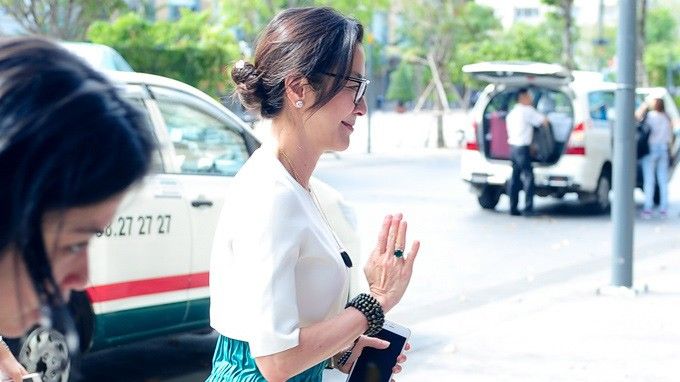 Bắt gặp Dương Tử Quỳnh xuất hiện trên đường phố Sài Gòn