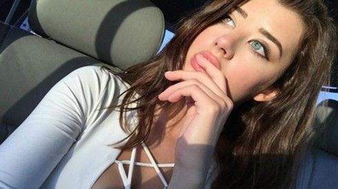 Mỹ nhân 'mắt hai màu' sở hữu thân hình nóng bỏng nhất Thế giới