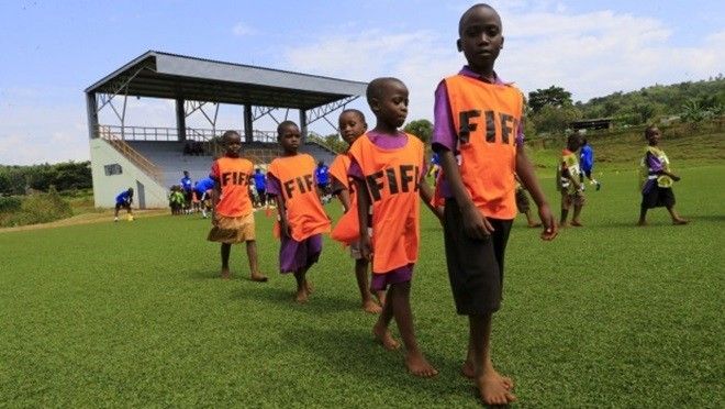 Giấc mơ thành sao lắm gập ghềnh của cầu thủ châu Phi