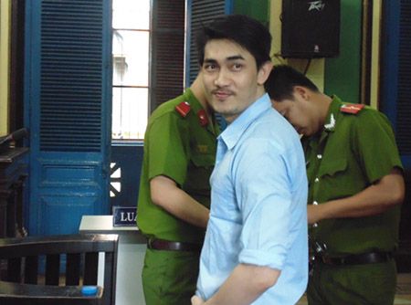 Tình trẻ cướp 410 ngàn đồng của nữ đại gia lĩnh án