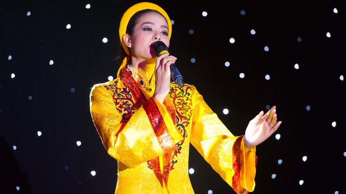 Xúc động clip Phạm Hương hát ca khúc 'báu vật quốc gia' trên sân khấu Miss Universe