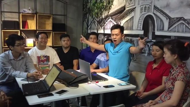 Đội quân đa cấp 'phố đi bộ' tung video gây bão cười