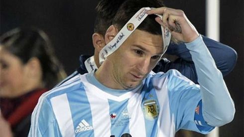 Messi văng tục khi đáp trả làn sóng chỉ trích