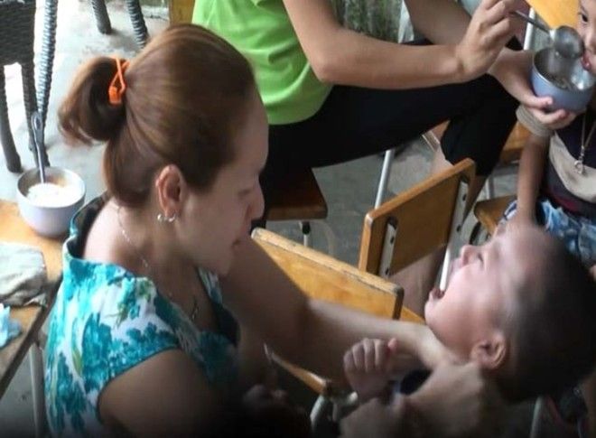 Mẹ bỉm sữa phát hoảng với 'bí kíp tra tấn học sinh mầm non'