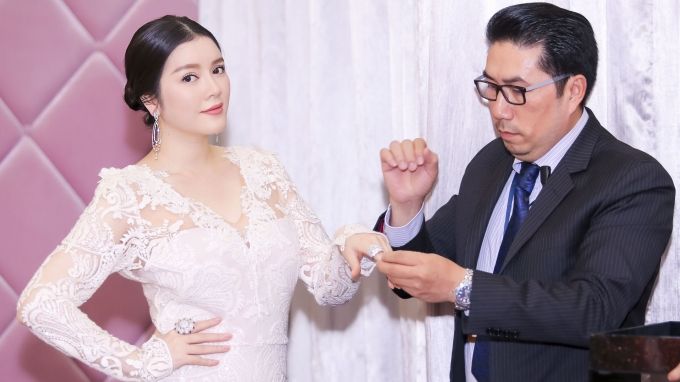 Lý Nhã Kỳ diện váy hàng hiệu chọn kim cương tiền tỷ đi dự sự kiện