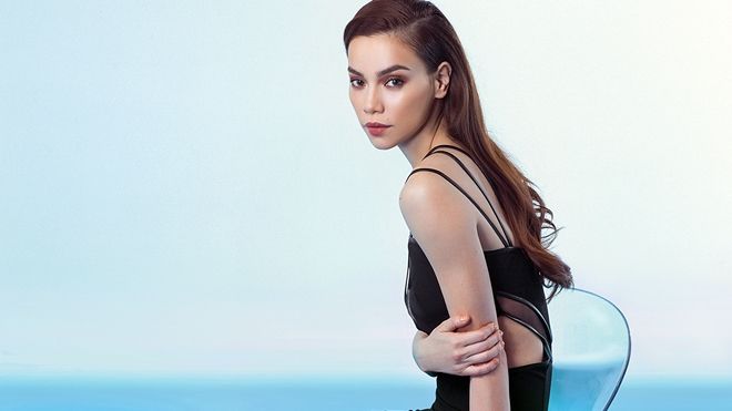 Nhìn lại những mái tóc đẹp ngất ngây của Hà Hồ trong năm 2015