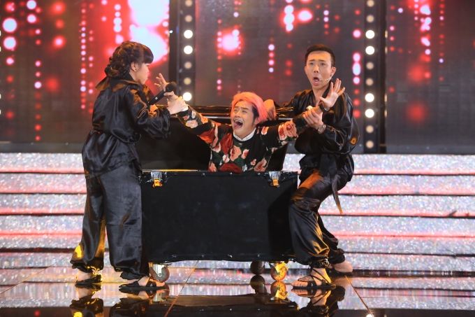 Việt Hương - Trấn Thành nhốt và hành hạ Thanh Duy trong hòm