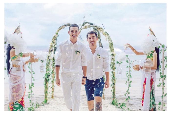 Bộ ảnh cưới siêu lãng mạn và câu chuyện ngôn tình của cặp đôi đồng tính Việt