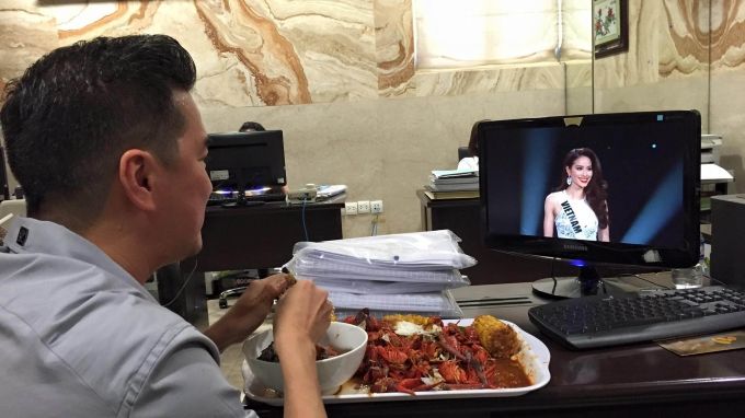 Đàm Vĩnh Hưng hứa sẽ chiêu đãi Phạm Hương ngày chiến thắng trở về