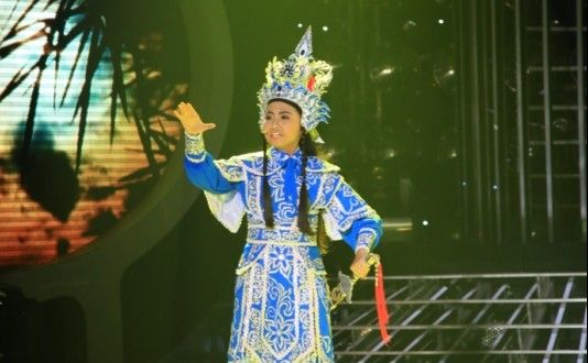Phương Mỹ Chi khiến khán giả rớt nước mắt khi hát cải lương