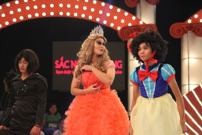 Bạch Tuyết 'xấu kinh điển' khiến Trấn Thành - Việt Hương phát cuồng