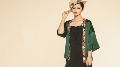 Noel diện váy xanh ngọc lục bảo đẹp kinh điển như minh tinh
