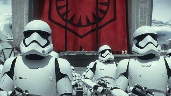 Star Wars: The Force Awakens tiếp tục 'xô đổ' mọi kỷ lục