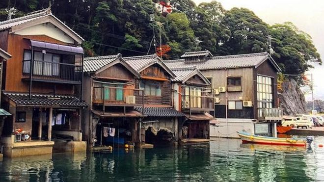 'Venice của Nhật Bản' lênh đênh bên dòng nước xanh