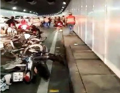 Hỗn chiến, đánh nhau 'tưng bừng' trong đường hầm sông Sài Gòn