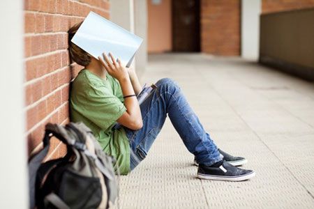 Người trẻ ngồi trên 'nóc tủ': Chúng tôi không cần tỉnh mộng