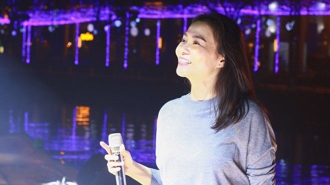 Thu Minh rạng rỡ tập luyện cho buổi tiệc giao thừa lớn nhất đêm nay