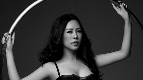 Hoa hậu Thu Hoài tung bộ ảnh đầy sức sống chào năm mới