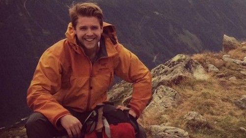 Chàng trai cõng mẹ qua 15 tầng nhà thoát khỏi đám cháy Dubai