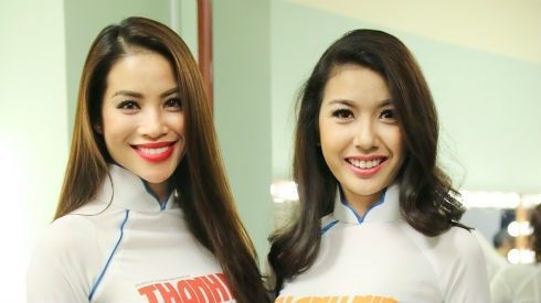 Phạm Hương tái xuất sàn catwalk sau Miss Universe