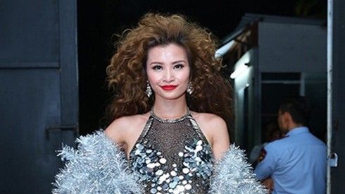 'Bắt lỗi' làm đẹp của sao Việt tháng 12