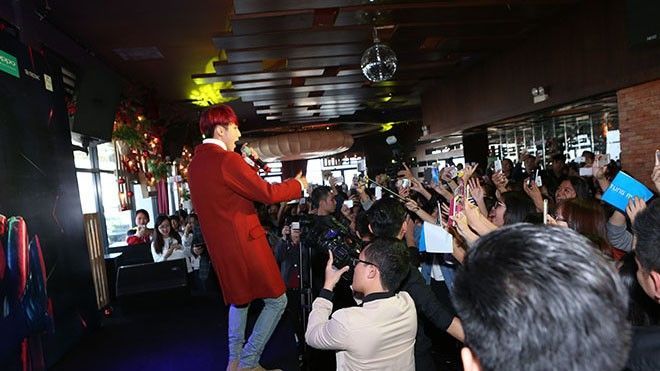 Fan bấn loạn khi Sơn Tùng hát chay 'Không còn mùa thu'