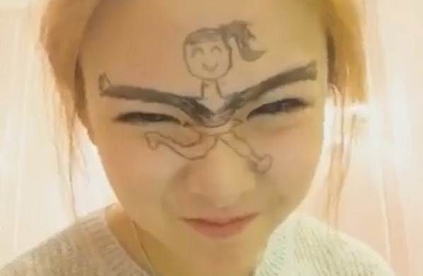 Trào lưu 'khuôn mặt nhảy nhót' khiến giới trẻ Trung Quốc phát cuồng