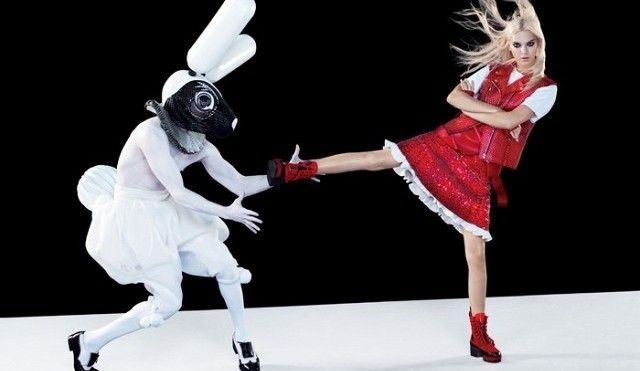 Kendall Jenner hóa 'Alice ở xứ sở thần tiên' trên Vogue