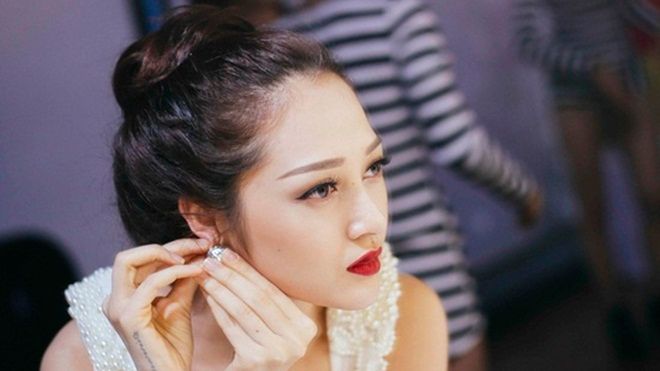 Bảo Anh nóng bỏng trên sân khấu giữa tâm bão scandal