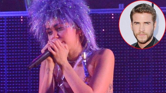 Miley Cyrus bỏ show để tái hợp bạn trai cũ