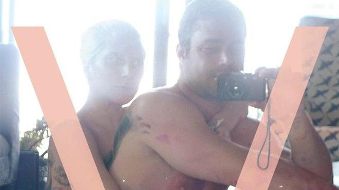 Lady Gaga và bạn trai mang 'chuyện ấy' lên tạp chí