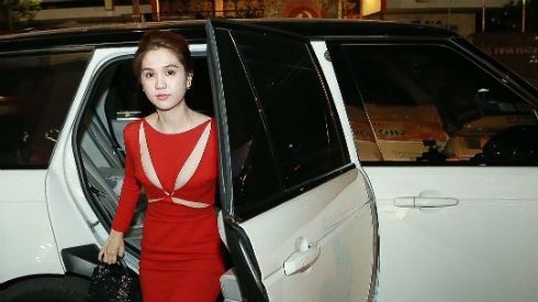 Ngọc Trinh dự sự kiện bằng siêu xe 8 tỷ