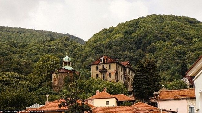 Vùng đất thiêng cấm phụ nữ và trẻ em