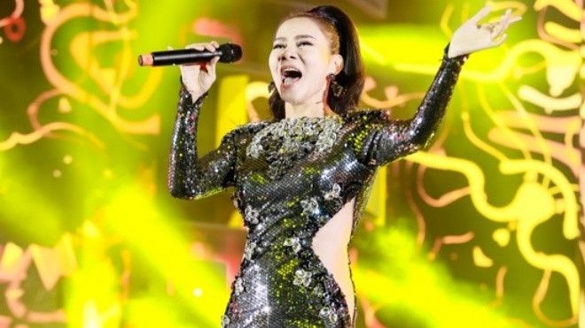 Thu Minh, Hà Hồ áp đảo ca sĩ trẻ trên sân khấu lễ trao giải cuối năm