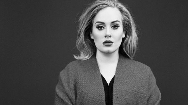 Adele tập tành thiết kế thời trang