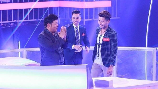 MC Thành Trung ngẫu hứng cover hit Quang Lê trên sân khấu