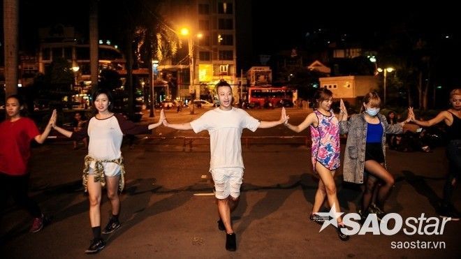 The Remix 2016: Tô Lâm ra tận công viên tập nhảy giữa đêm khuya