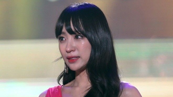 Hani bật khóc khi nhắc đến Junsu: ‘Em tự hào về anh ấy’