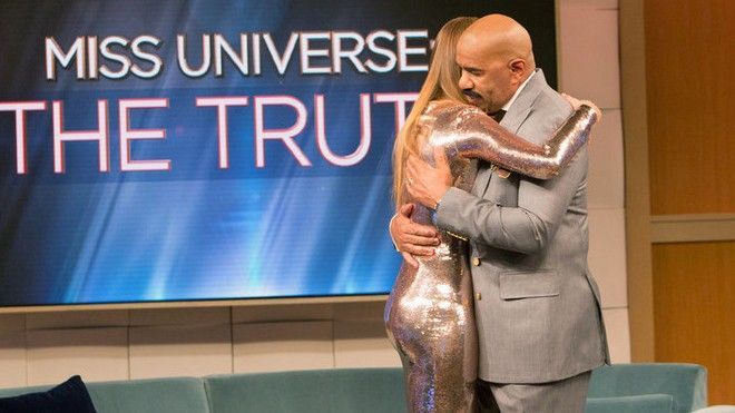 Gặp lại hoa hậu Colombia, MC Steve Harvey nức nở xin lỗi