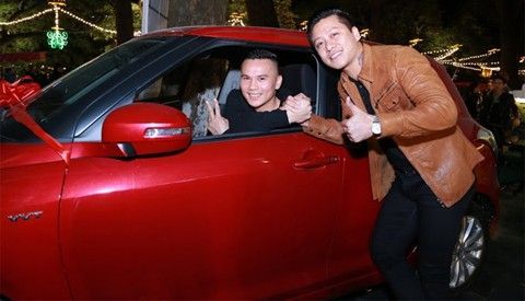 Tuấn Hưng bất ngờ tặng Tú Dưa xe hơi 700 triệu đồng