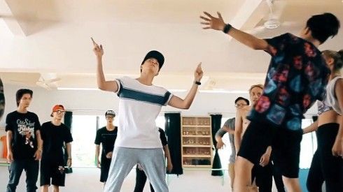 The Remix Special: Cận cảnh điệu nhảy 'bắn súng' cực ngầu của Ngô Kiến Huy