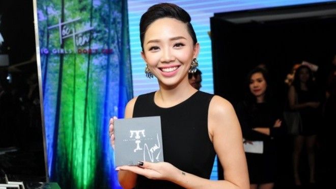 Tóc Tiên sexy bên trai Tây, hát ca khúc Soobin Hoàng Sơn sáng tác