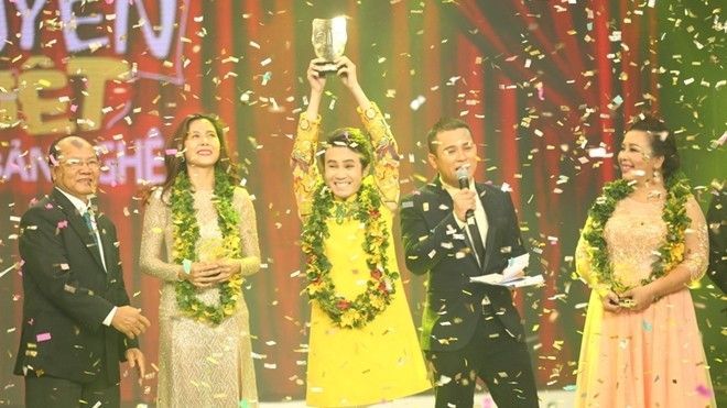 Huỳnh Lập lên ngôi Quán quân 'Cười Xuyên Việt' 2015