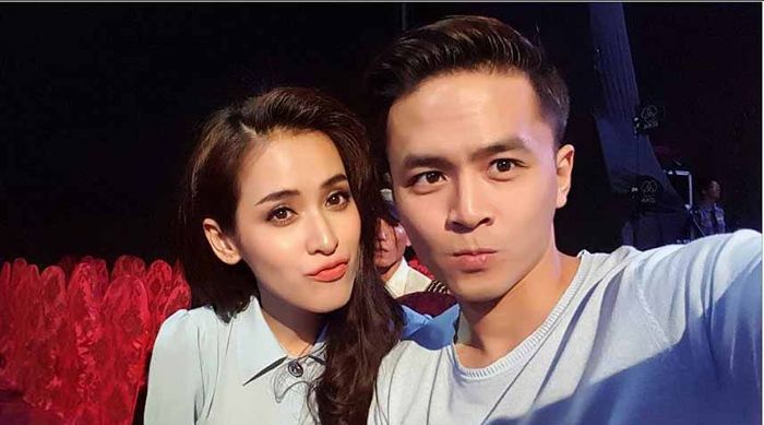 Văn Anh - Tú Vi bức xúc khi bị đuổi khỏi ghế nghệ sĩ 'Cười Xuyên Việt'