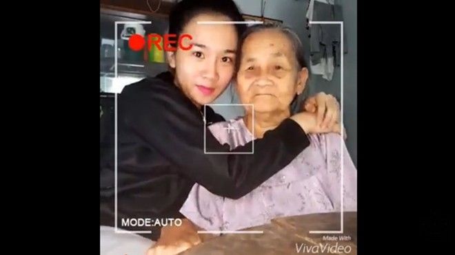 Cô gái trẻ quay clip cùng bà nội khiến nhiều người phải suy ngẫm