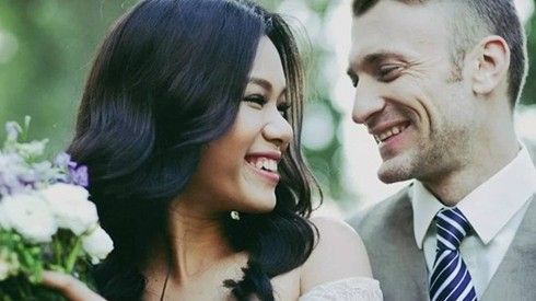 Những bản cover 'đốn tim fan' của Phương Vy và chồng Tây