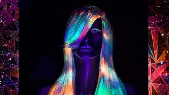 Độc đáo với những mái tóc phát sáng màu neon