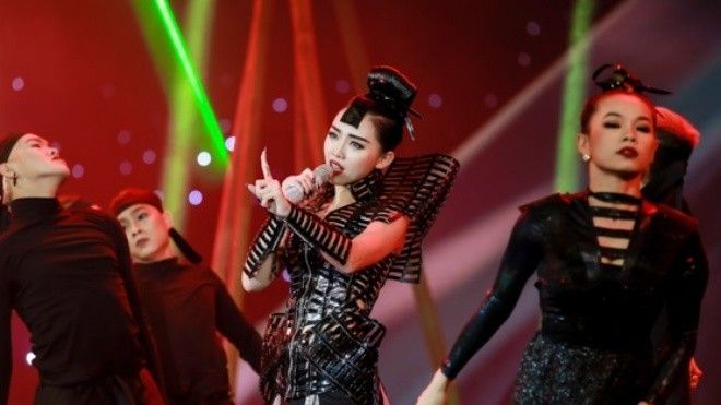 Những màn debut 'Big Girls Don't Cry' chất như sao quốc tế của Tóc Tiên