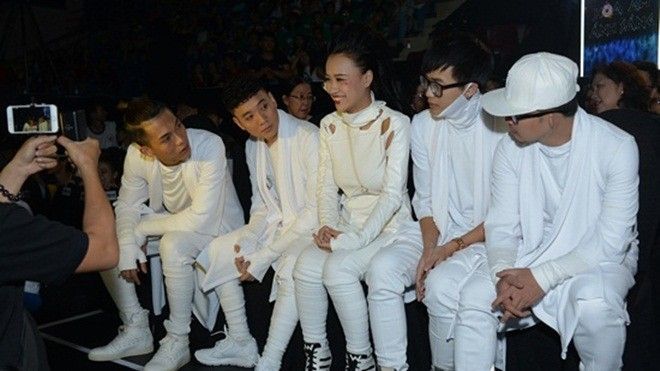 Thử thách Livestream: BigDaddy, JustaTee 'bắn' ráp chúc Tết khiến fan vỡ òa