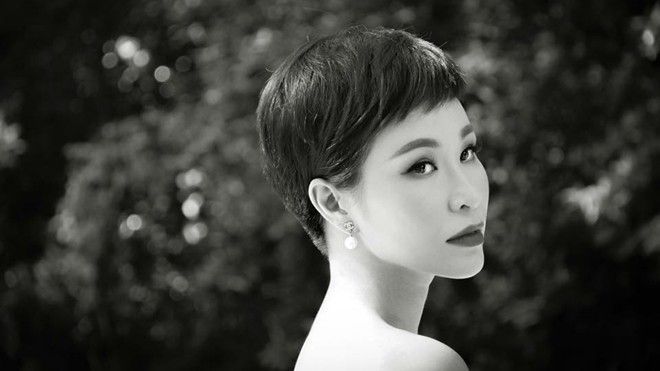 Uyên Linh: 'Tết này con hát xa nhà…'